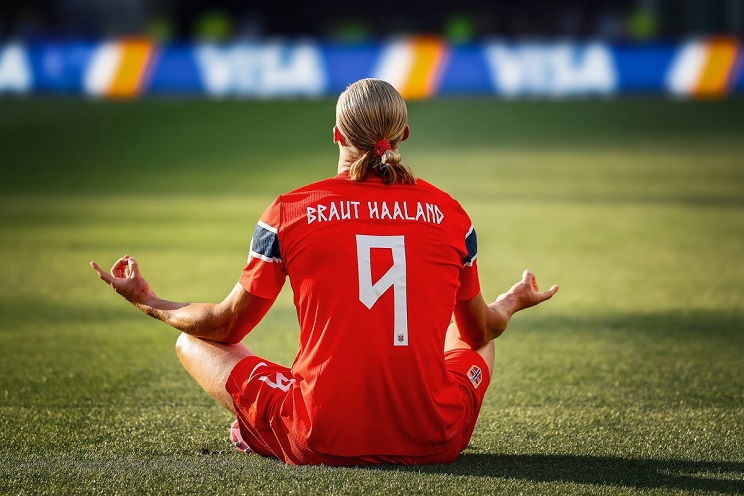 Erling Haaland firade återigen sittande